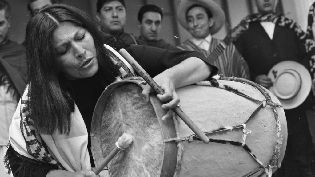 Mercedes Sosa - Quốc bảo âm nhạc Argentina góp phần xua tan chiến tranh